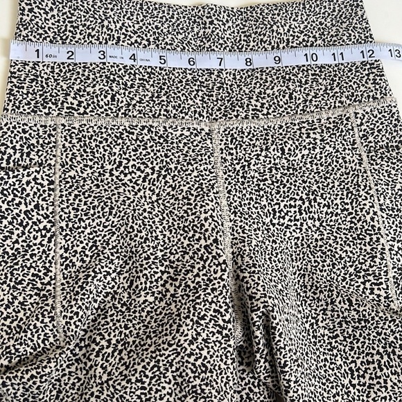 Athleta 7/8 Textured Print Salutation Leggings - Picture 6 of 7